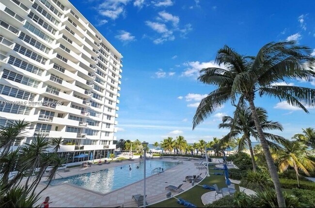 Building Photo - 100 Lincoln Rd