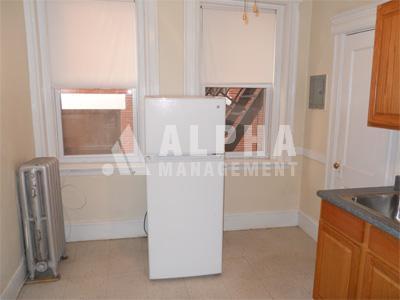 Building Photo - 136 Hemenway St