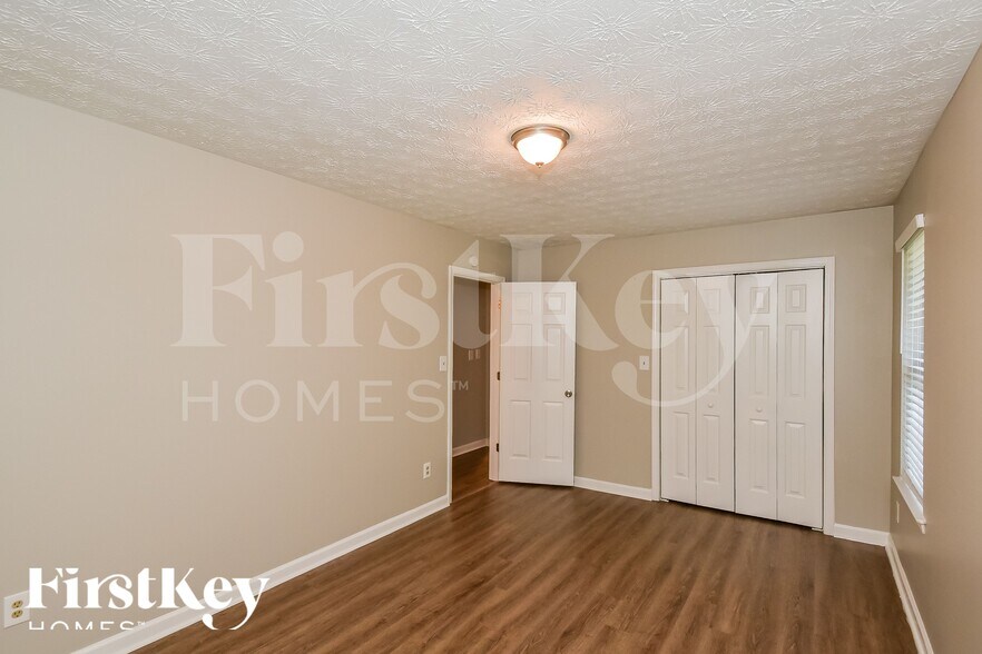 Building Photo - 176 Shadow Wood Dr