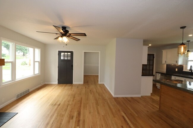 Building Photo - Gorgeous Home for Rent