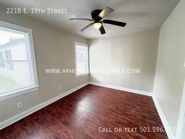 Building Photo - 221 E 19th St