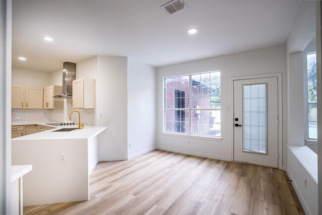 Building Photo - 7625 Shadow Wood Dr