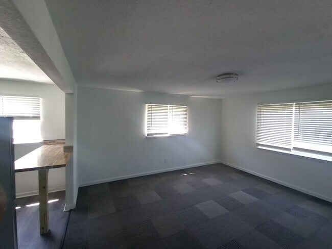 Building Photo - 2408 Maltby Ave