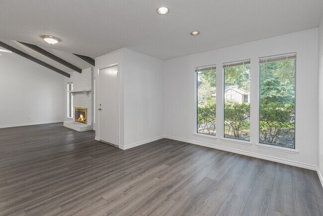 Building Photo - 4011 Flint Creek Dr