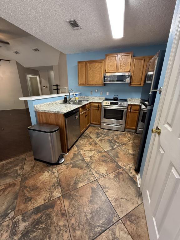 Building Photo - 14064 Woodmont Dr