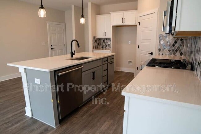 Building Photo - 366 Ginsberg Rd