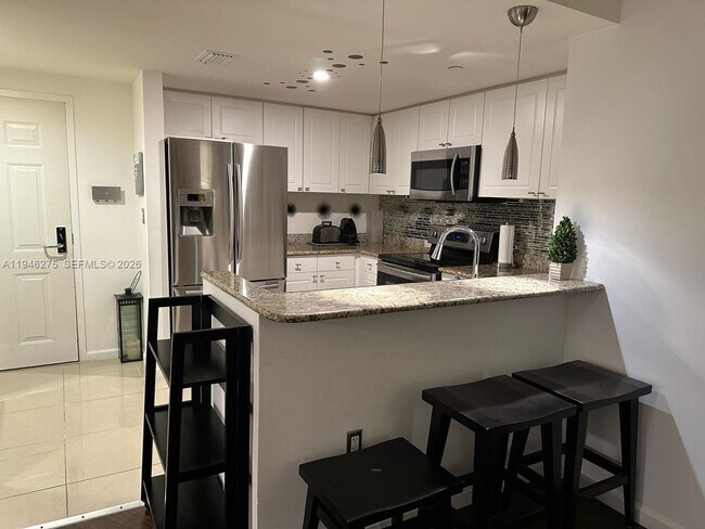 Building Photo - 19501 W Country Club Dr