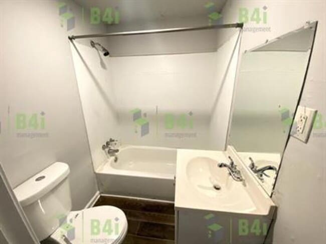 Building Photo - 8012 Green St