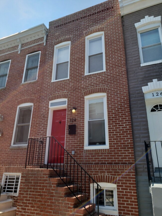 Primary Photo - 124 N Bradford St