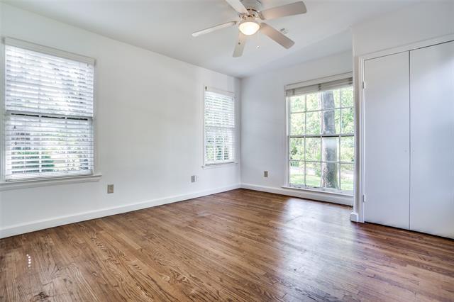 Building Photo - 1520 San Saba Dr