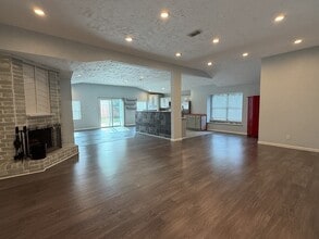 Building Photo - 306 Flora Vista Dr