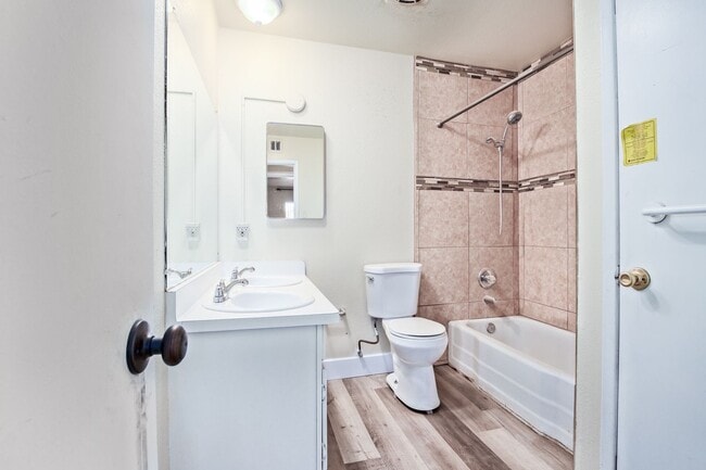 Building Photo - 4 Bedroom 2 Bathroom with Arizona Room in Tempe