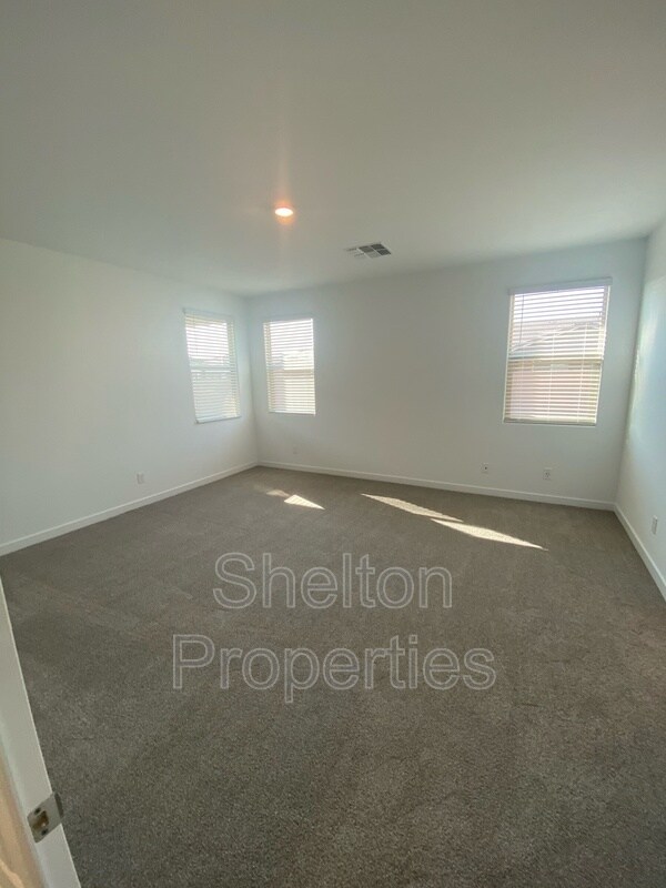 Building Photo - 14611 W Charter Oak Rd