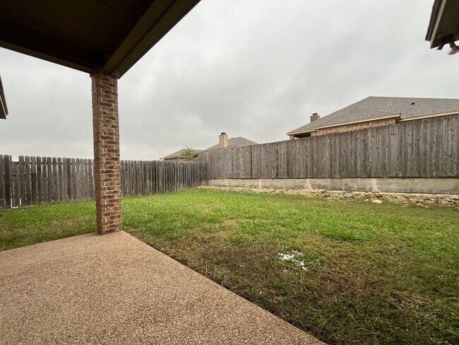 Building Photo - AVAILABLE NOW:  3 bedroom house