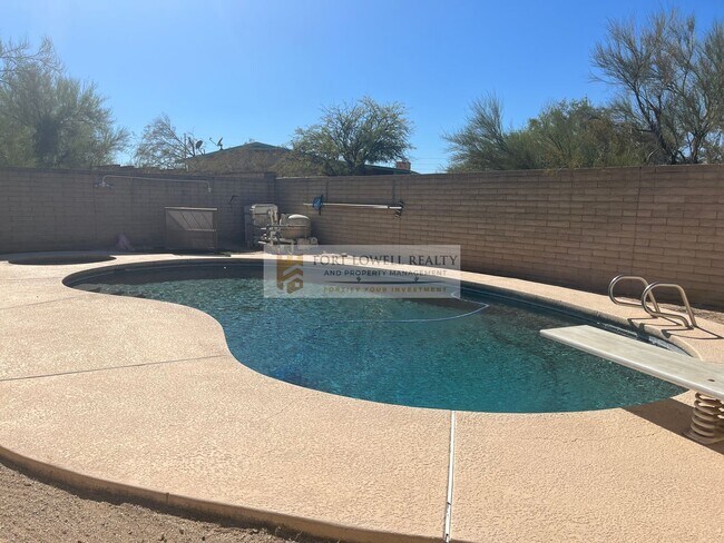 Building Photo - Beautiful 3 bedroom 2 bathroom with washer...