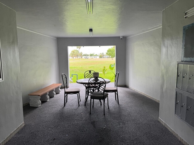 Building Photo - 7797 Golf Cir Dr