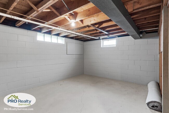 Building Photo - 3 Bedroom House