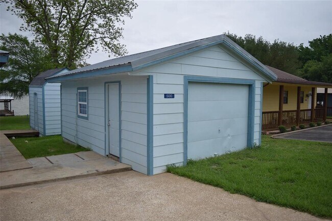 Building Photo - 500 Highcrest Dr