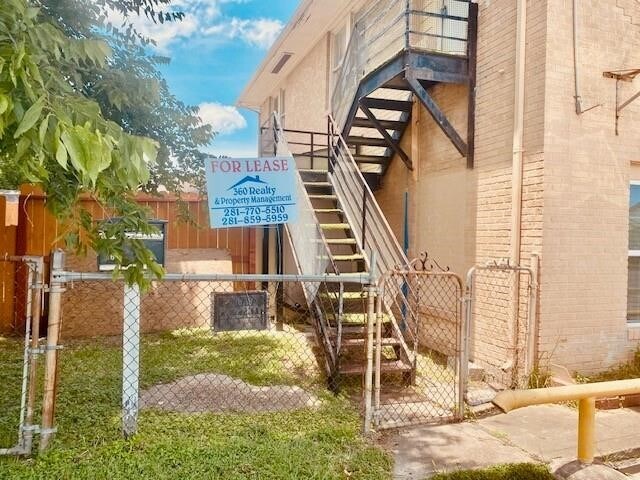 Building Photo - 1602 Henninger St