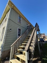 Building Photo - 1634 Maple Ave