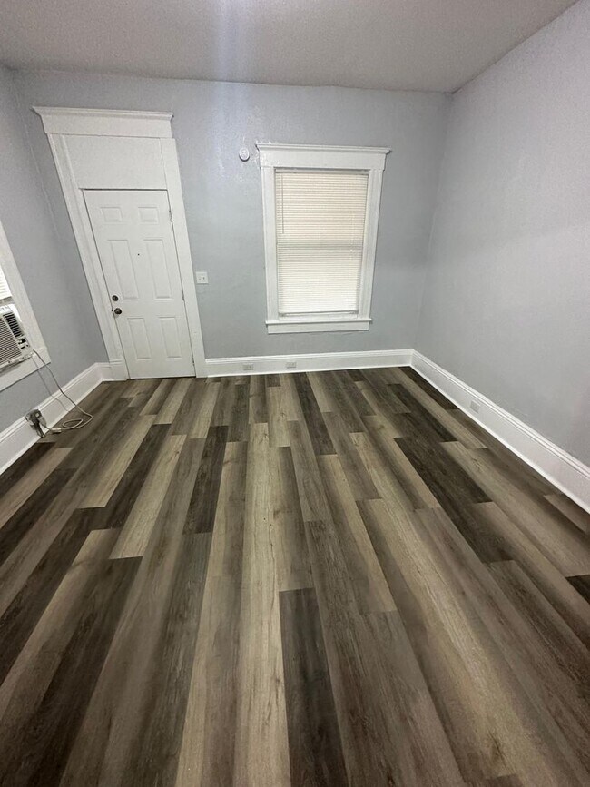 Building Photo - Fully Renovated 2/1 -Single Family Available for Immediate Rent!