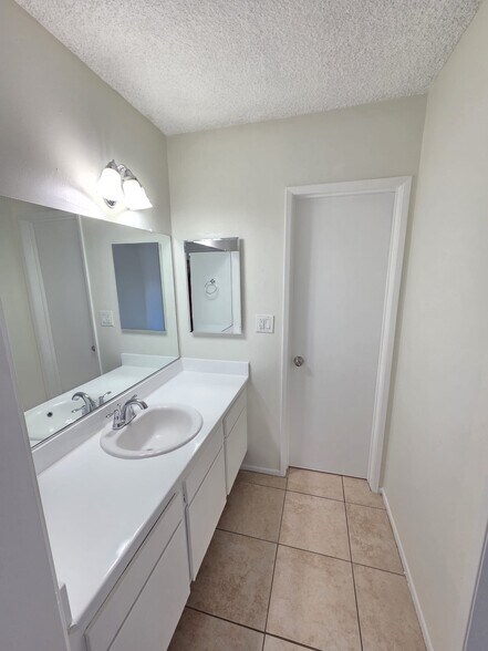 Building Photo - 4660 Kester Ave