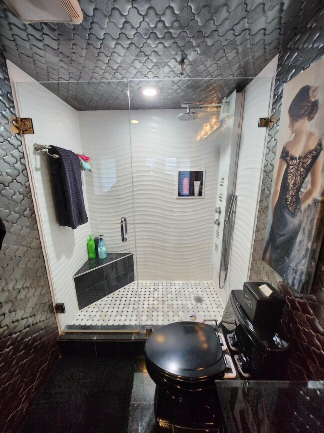 Building Photo - 899 Jeffery St