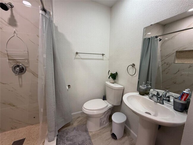 Building Photo - 707 Engel Dr