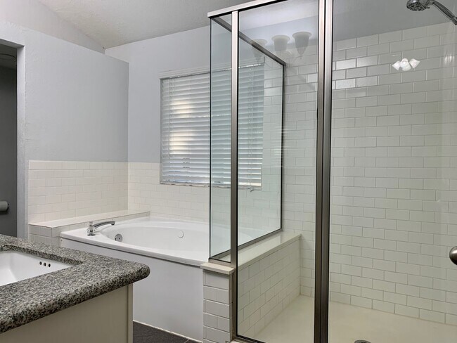 Building Photo - 2002 Summerall Ct