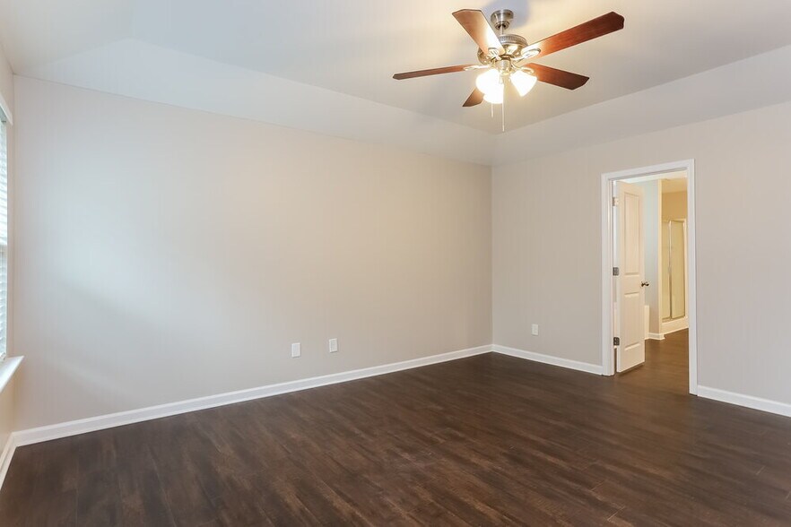 Building Photo - 677 Rockingham Dr