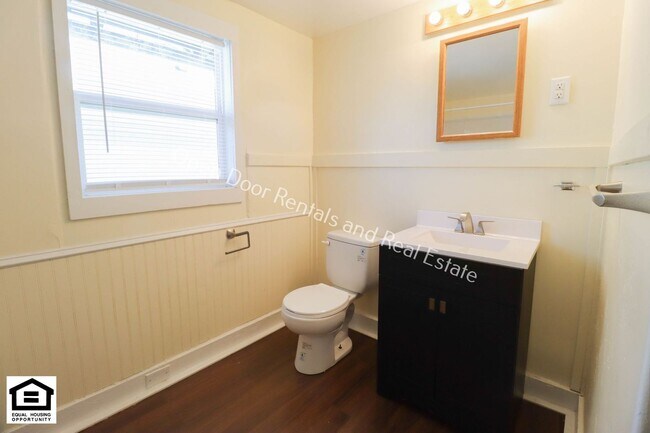 Building Photo - $200 off first months rent! 3 bedroom home...