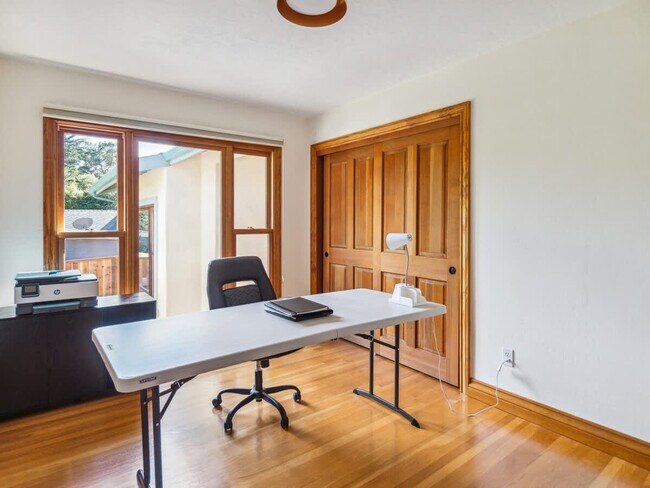 Building Photo - 751 Toyon Dr