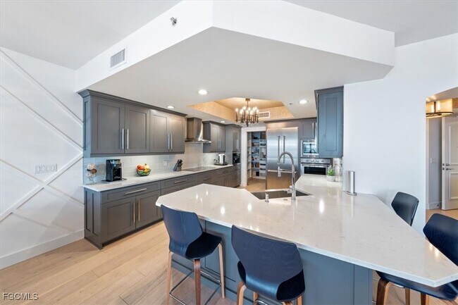 Primary Photo - 2104 W First St