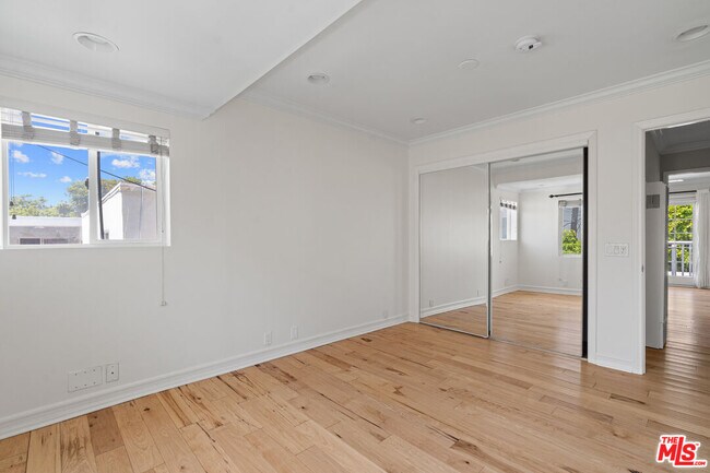 Building Photo - 2438 5th St