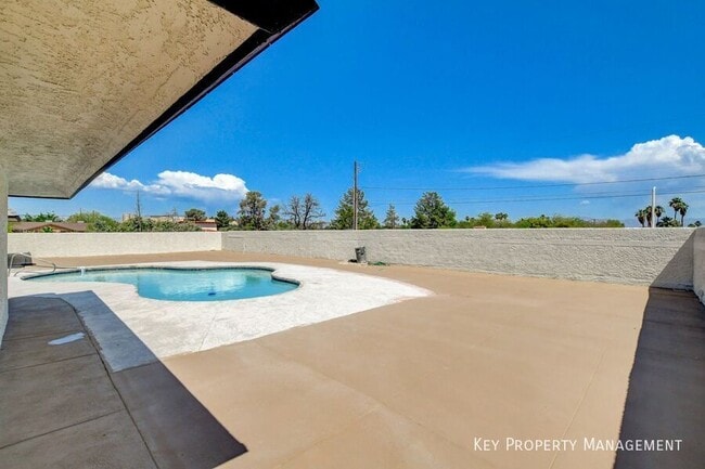 Building Photo - 3962 Euclid St