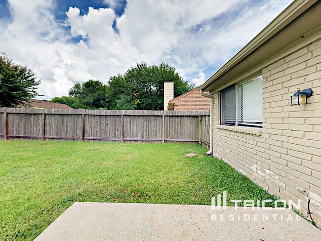 Building Photo - 12318 Flaxen Dr