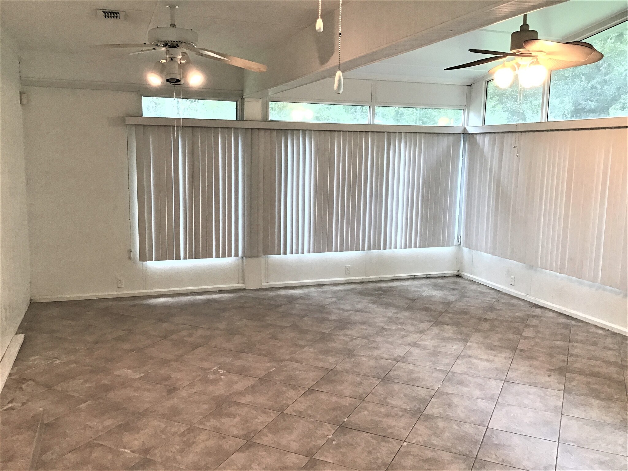 Building Photo - 2700 Darwin Ct