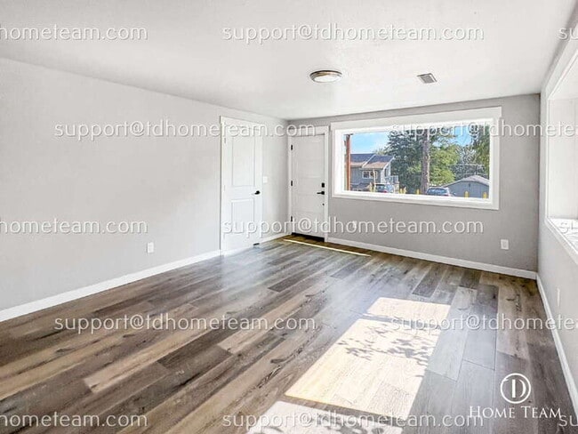 Building Photo - 405 Maple Ave NW