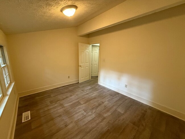 Building Photo - Bloomfield