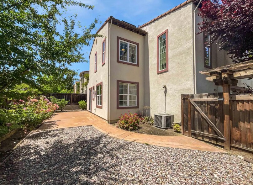 Building Photo - 3221 Browntail Way