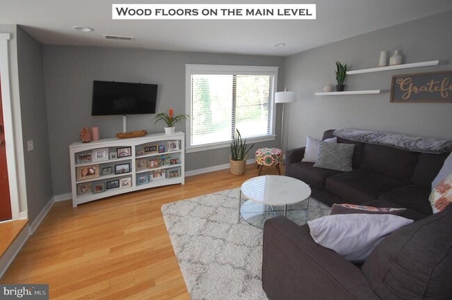 Building Photo - 2524 Glengyle Dr