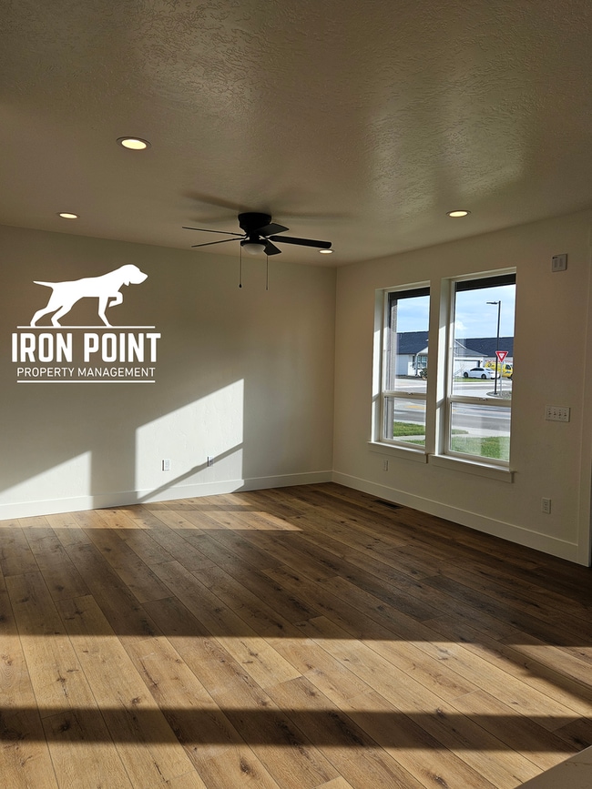Building Photo - Brand New Never Lived-In 3-Bed, 2.5-Bath Townhome in Caldwell, ID – Available Now!