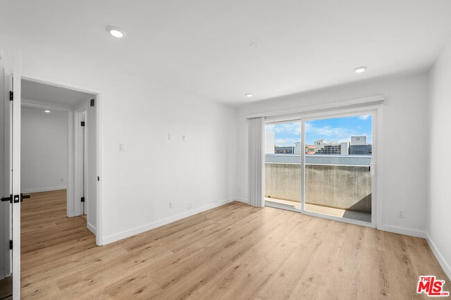 Building Photo - 1650 S Bentley Ave