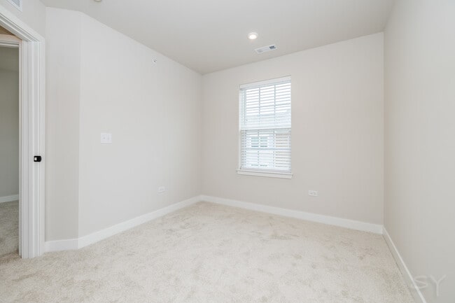 Building Photo - 914 Jenkins Ct