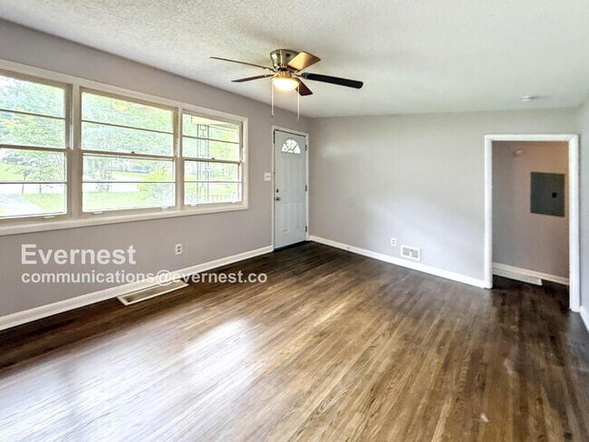 Building Photo - 304 Westwood Dr