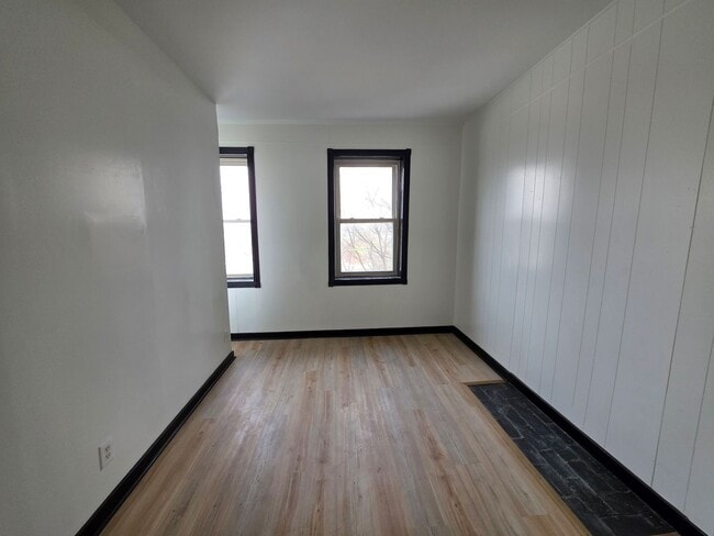 Building Photo - updated 4 bedroom 2.5 Bathroom house for rent