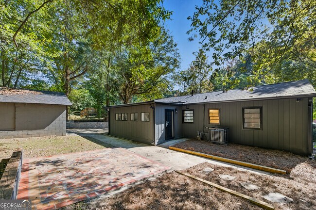 Building Photo - 2541 Santa Barbara Dr NW