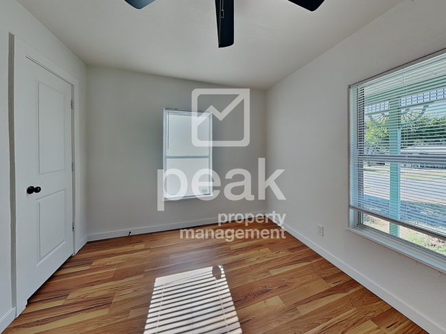 Building Photo - $1500! 3Bed/1Bath Home in Fort Worth! $250 off your initial move in costs! Apply by 12/31! FREE A...