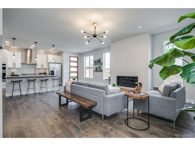 Building Photo - ONE MONTH FREE - Modern 3BR Townhome in Denver