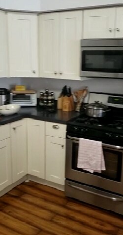 Building Photo - 158 Ferry St